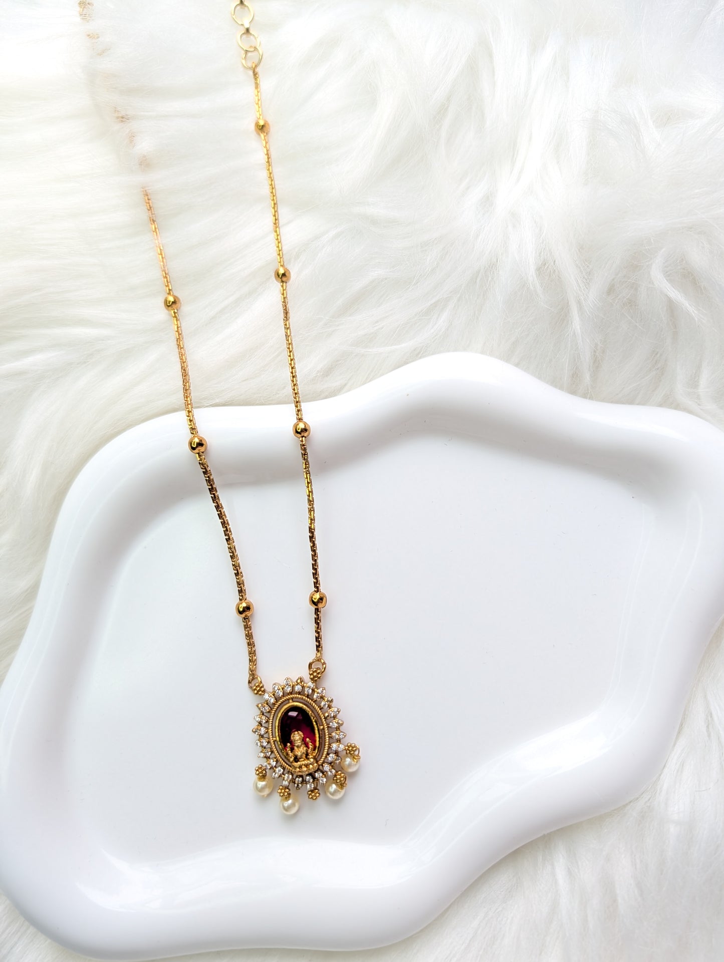 AUR0204- Small Idol Necklace