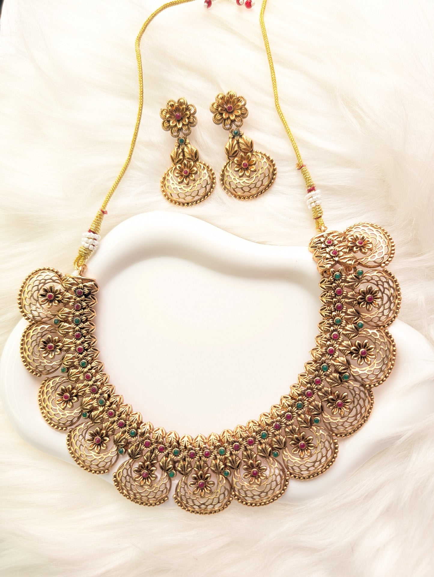 AUR225- Necklace and Earrings Set