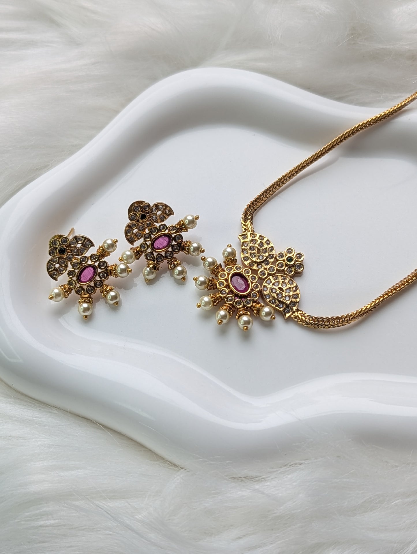 AUR230- Necklace and Earrings Set