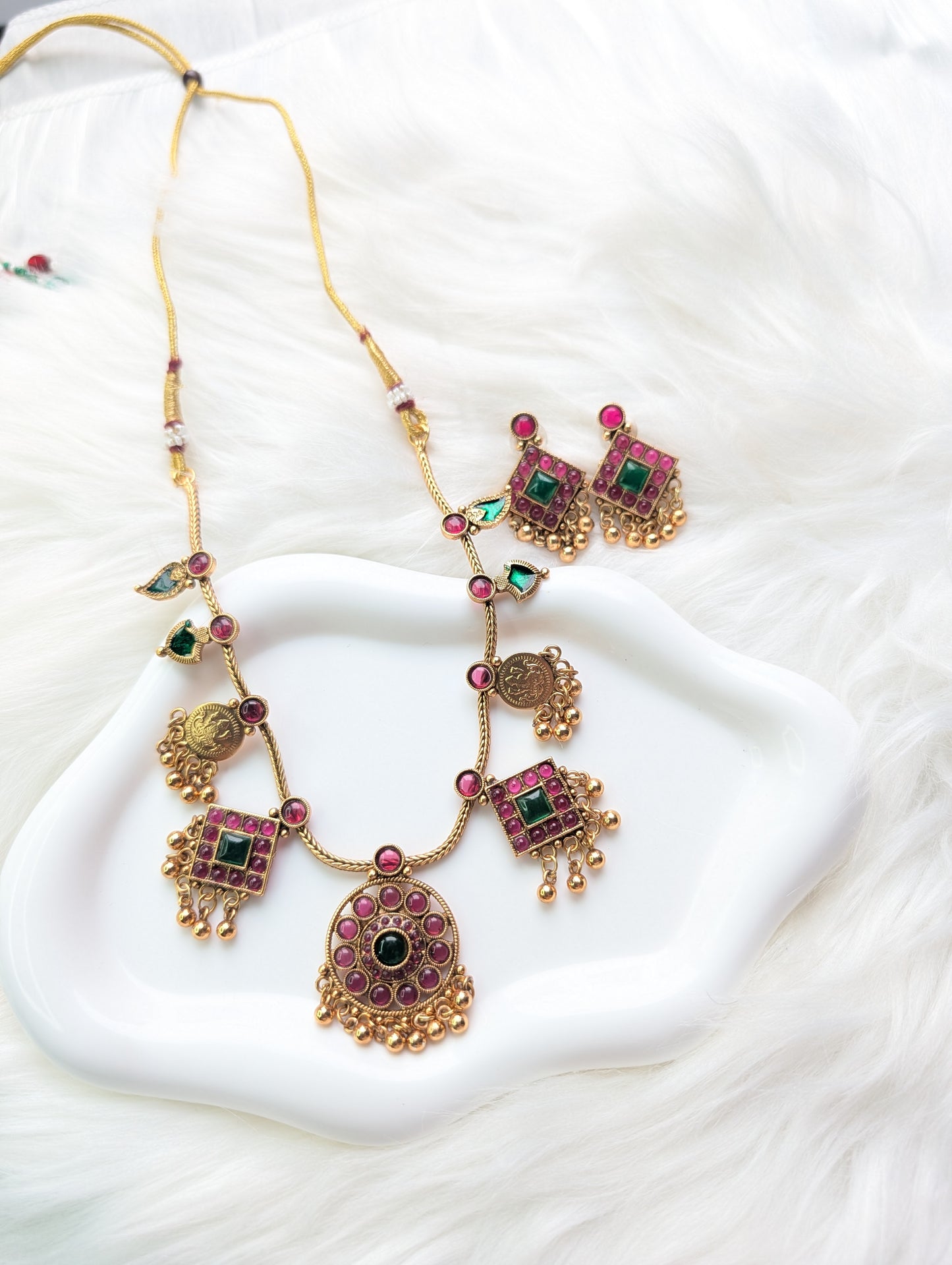 AUR232- Necklace and Earrings Set