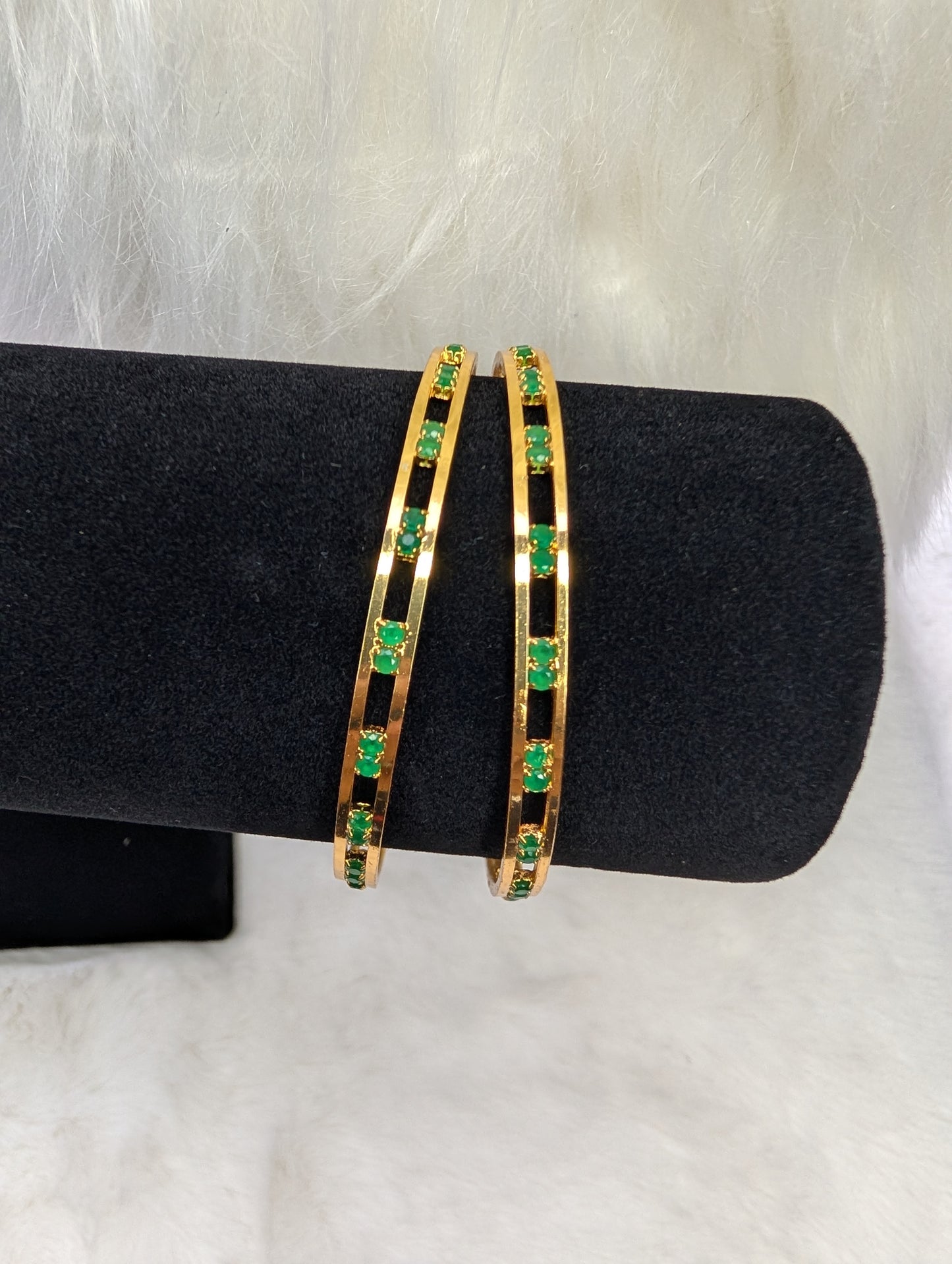 AUR106- Stone Traditional Bangle