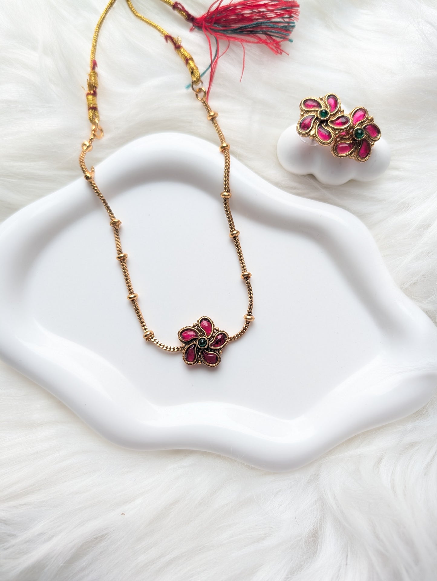AUR0206-Single Flower Traditional Necklace and Earrings