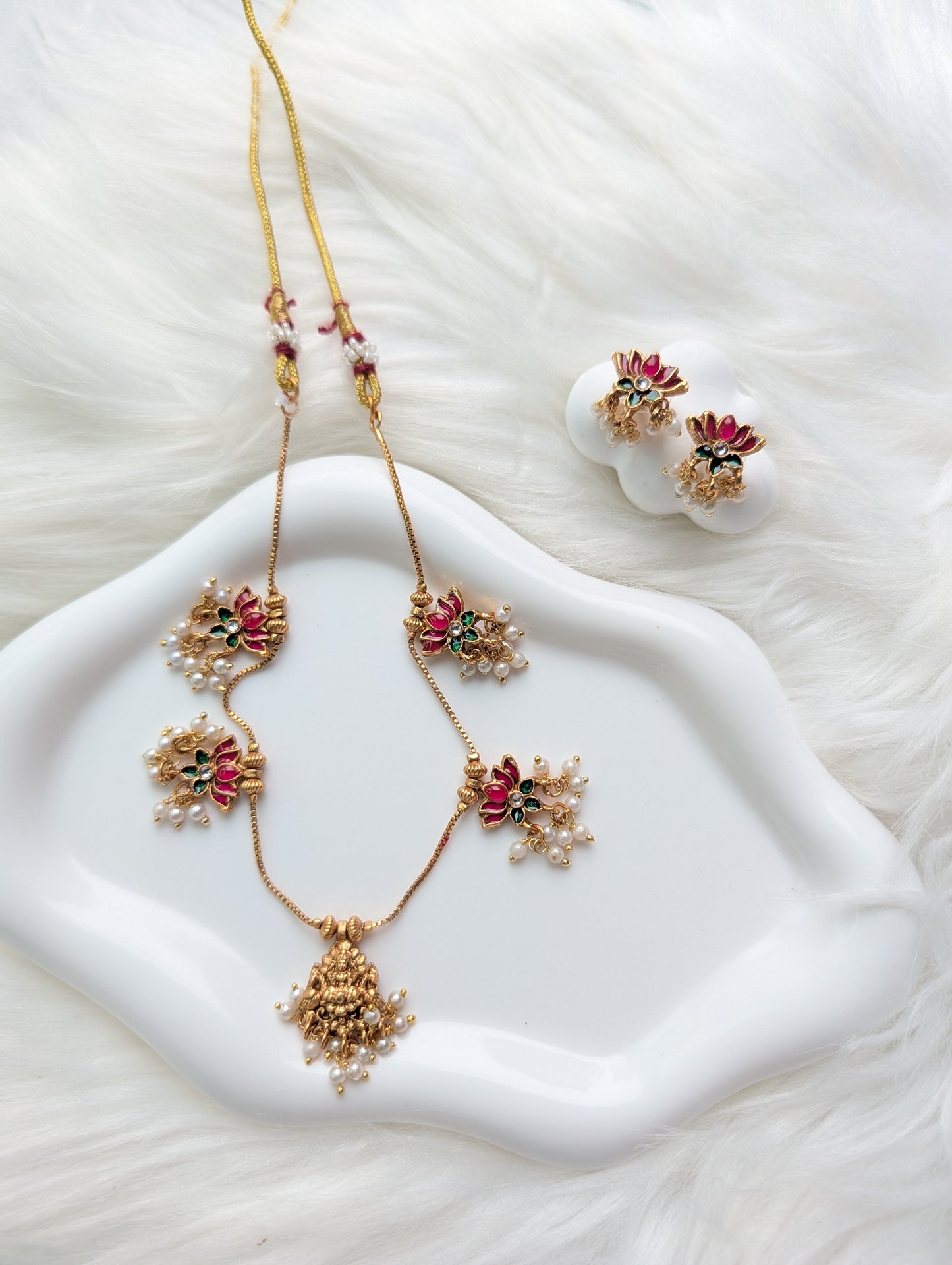 AUR0211- Lotus Traditional Necklace and Earrings