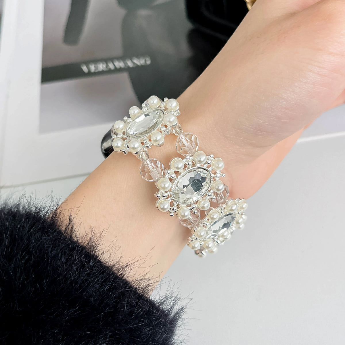 Charms Pearl Glitter Diamond Wrist Bracelet Watch Band for Apple Watch 10 Strap for IWatch Smart Watch 38 42 44 45 mm Watchbands