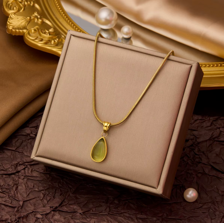 AUR021 - Green stone Necklace