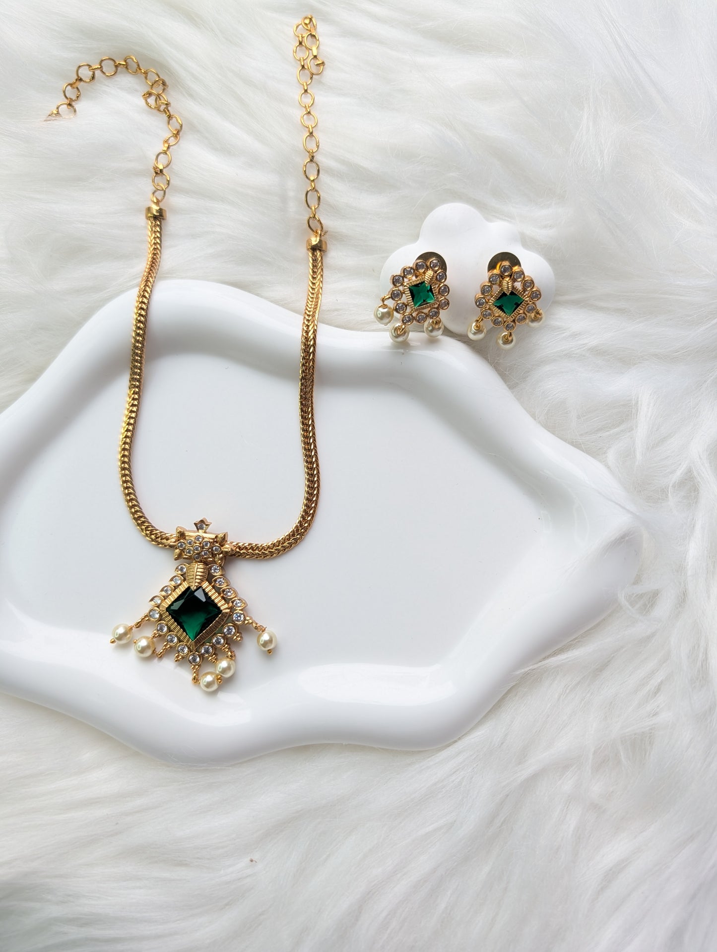 AUR223-  Stone Necklace and Earrings Set