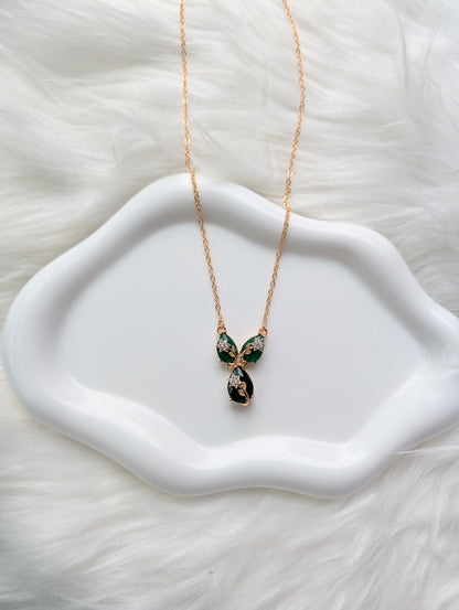 AUR0219- Simple Flower Stone Necklace