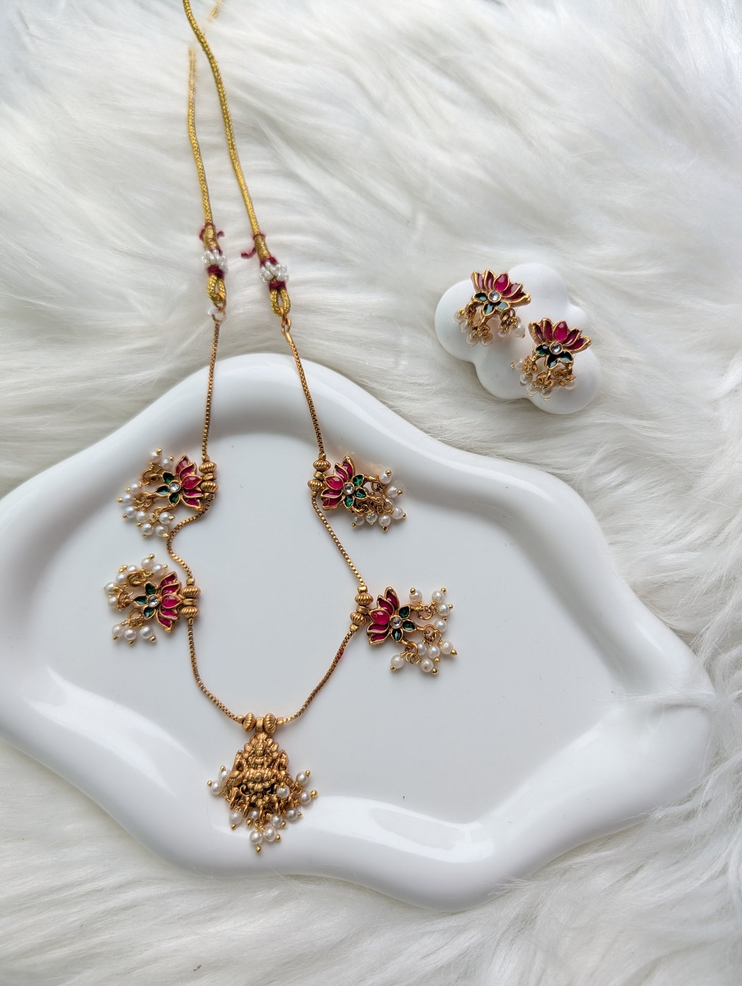AUR0211- Lotus Traditional Necklace and Earrings