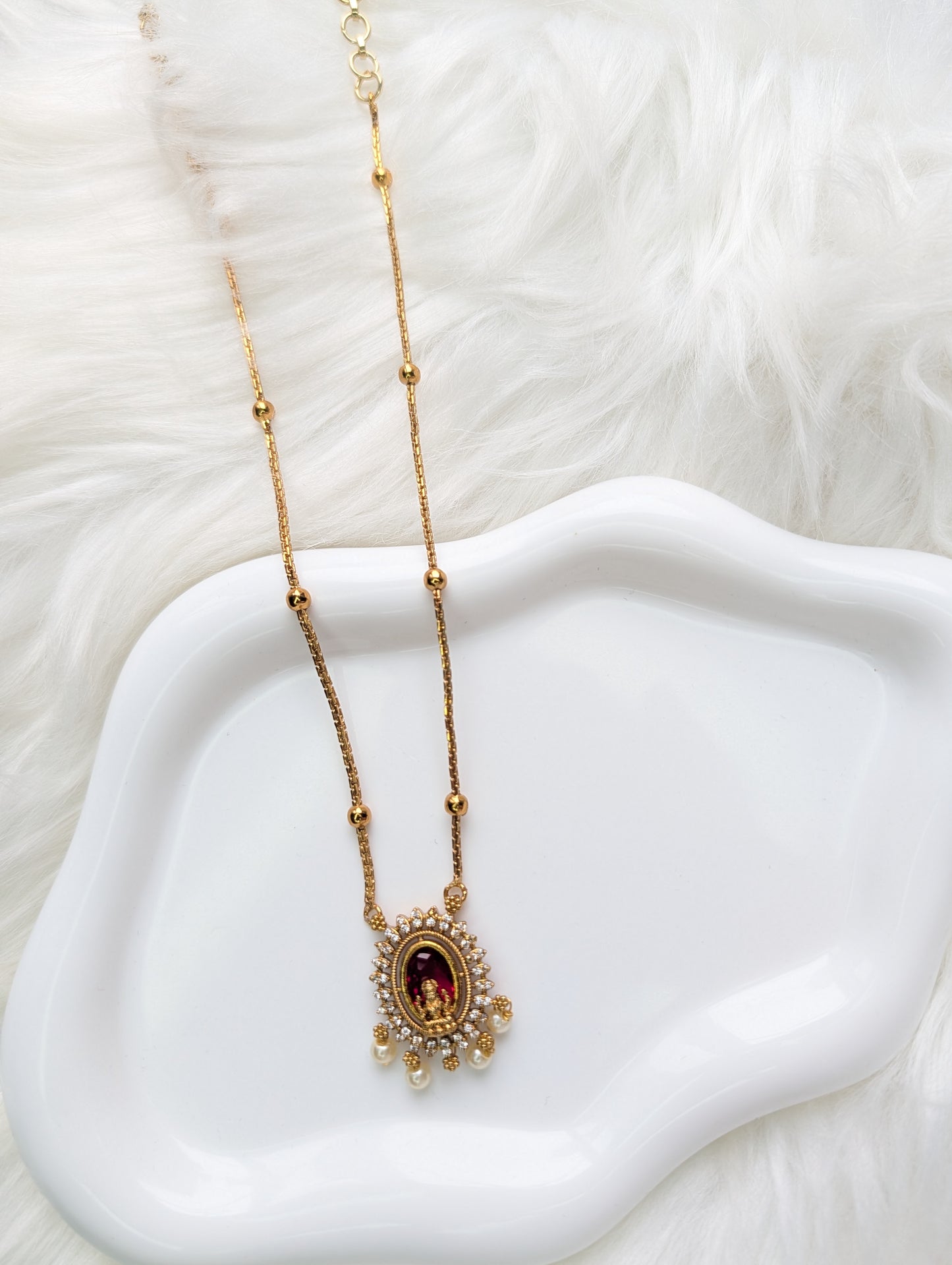 AUR0204- Small Idol Necklace
