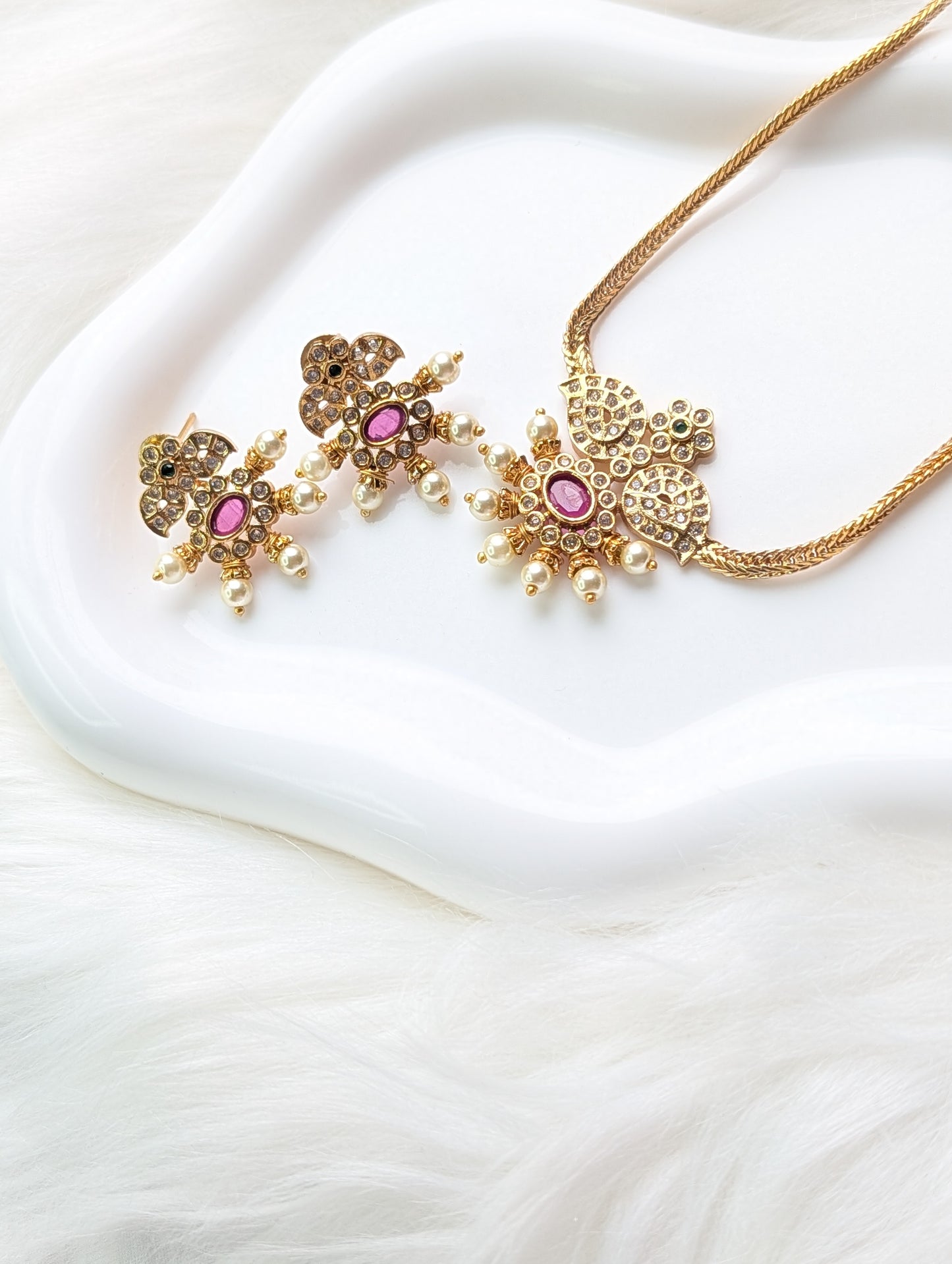 AUR230-   Necklace and Earrings Set