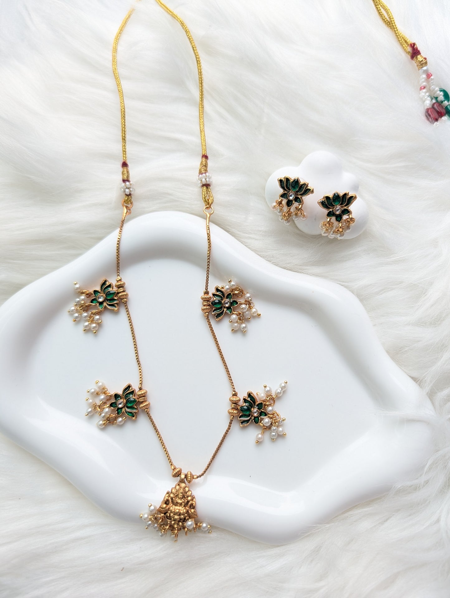 AUR0211- Lotus Traditional Necklace and Earrings