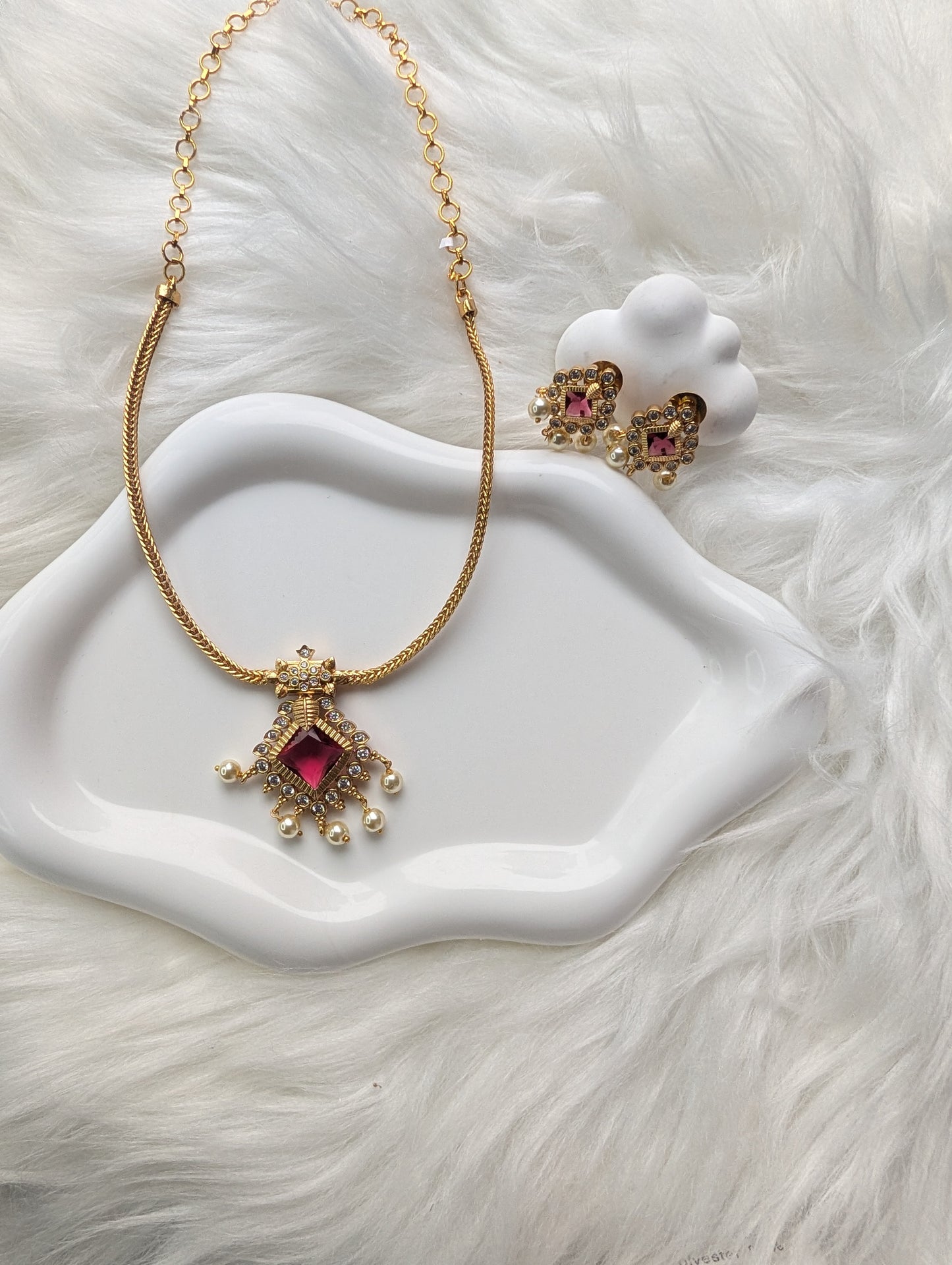 AUR223-  Stone Necklace and Earrings Set