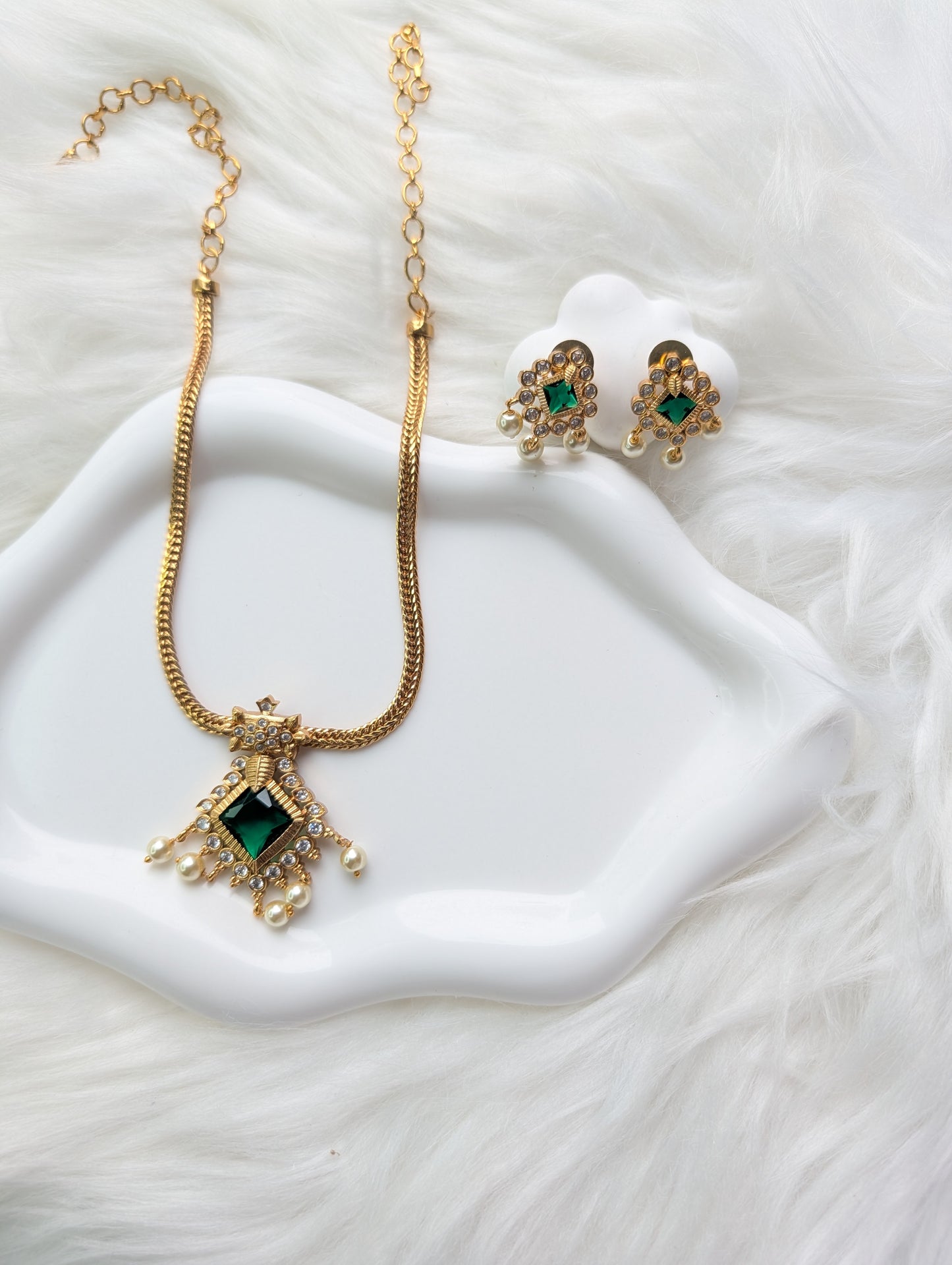 AUR223-  Stone Necklace and Earrings Set