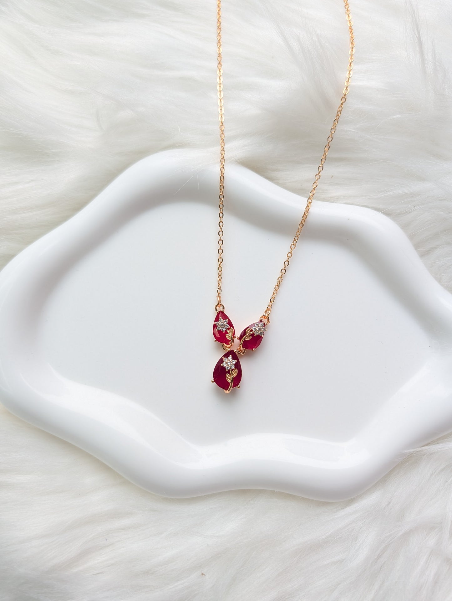 AUR0219- Simple Flower Stone Necklace