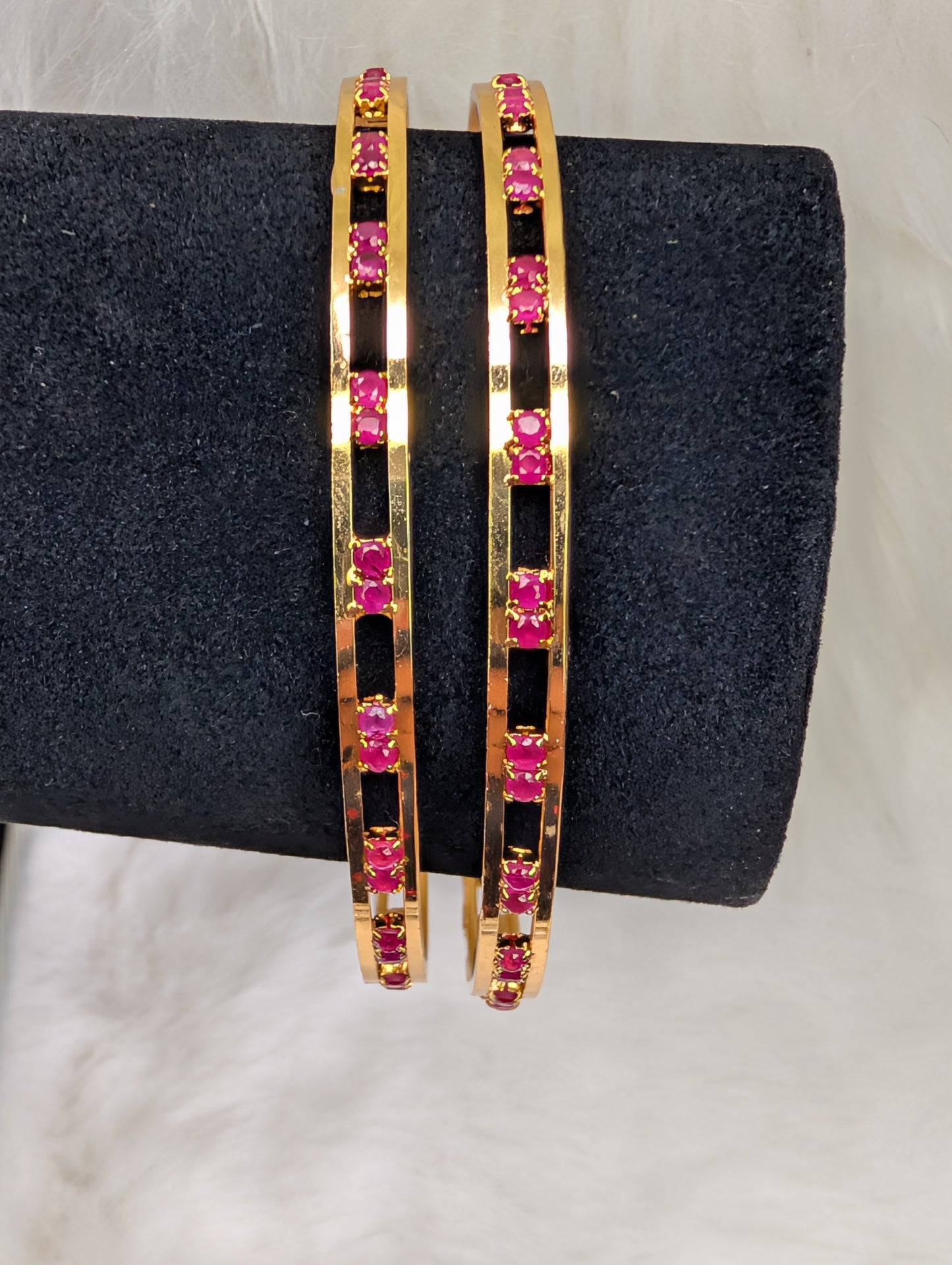AUR106- Stone Traditional Bangle
