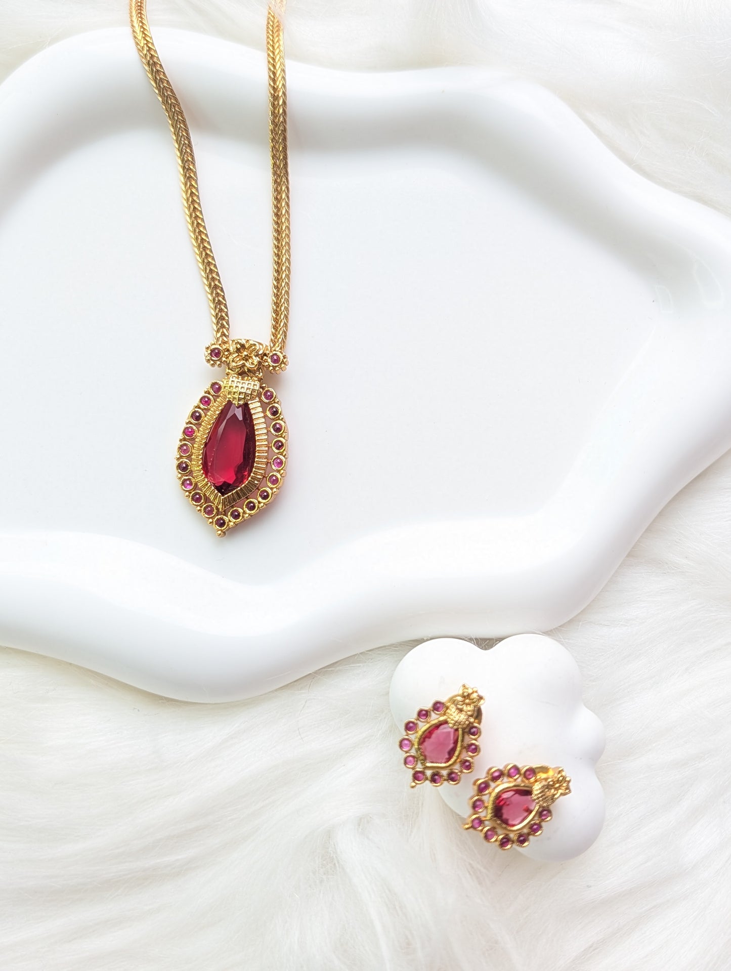 AUR228-  Stone Necklace and Earrings Set