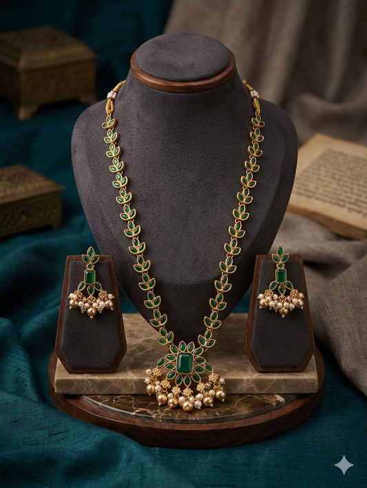 AUR246-   Necklace and Earrings Set