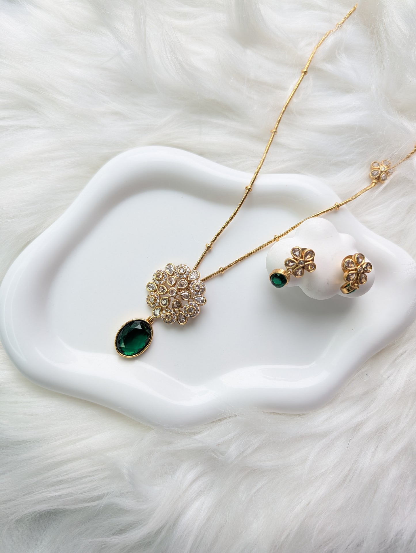 AUR229-   Necklace and Earrings Set