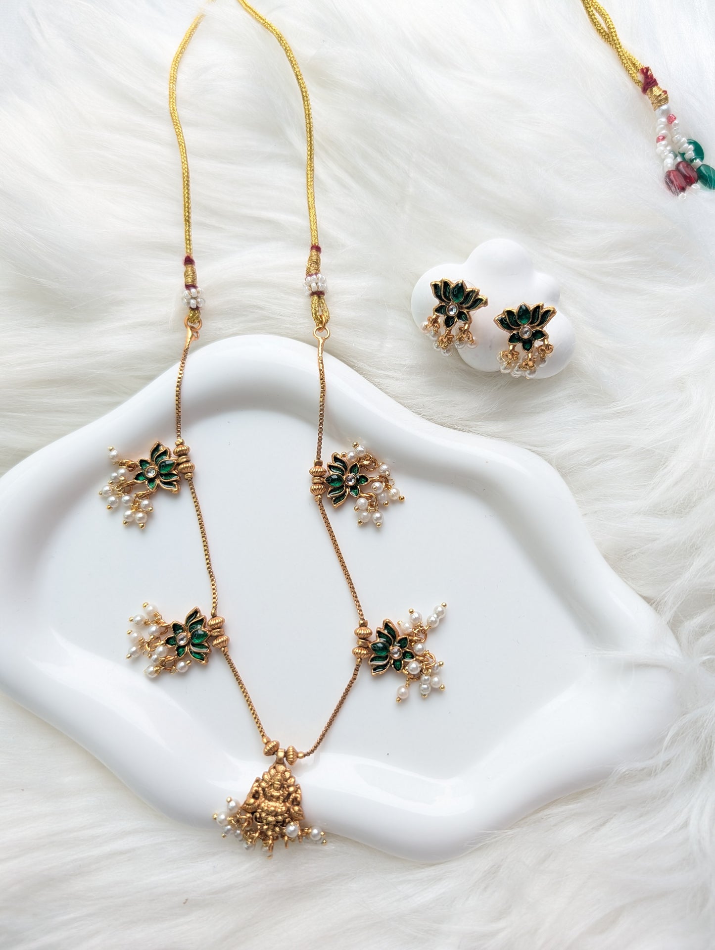 AUR0211- Lotus Traditional Necklace and Earrings
