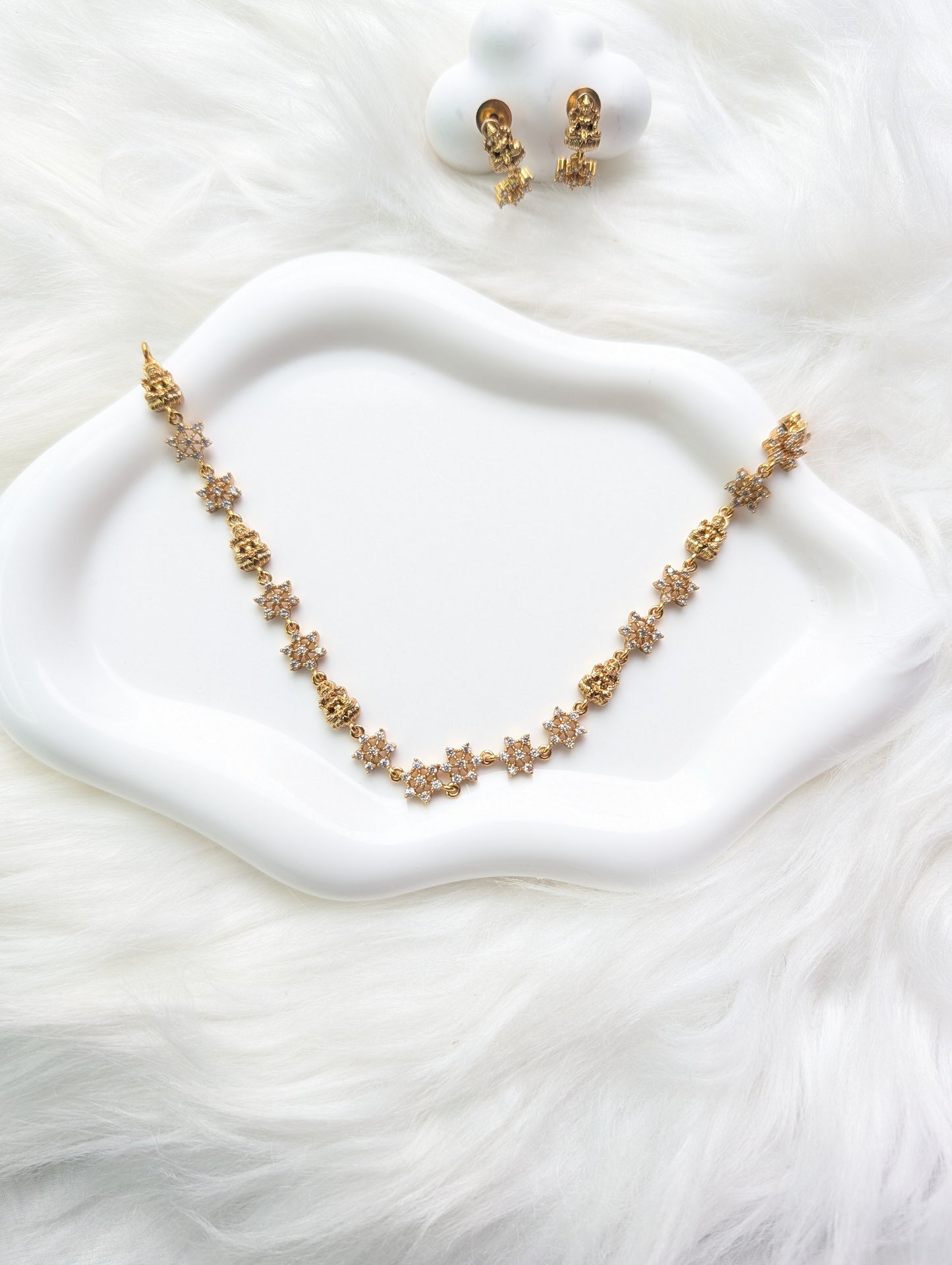 AUR226-   Necklace and Earrings Set