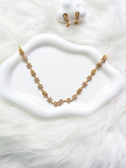 AUR226-   Necklace and Earrings Set