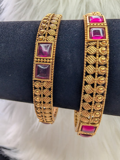 AUR112- Ruby Green Stone Bangle