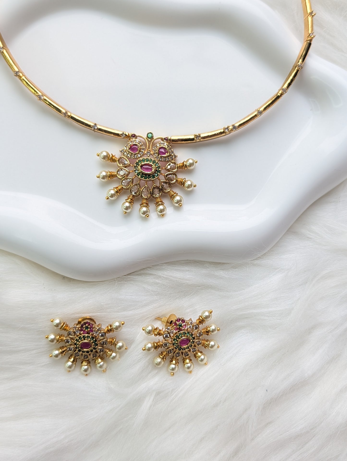 AUR227-   Necklace and Earrings Set