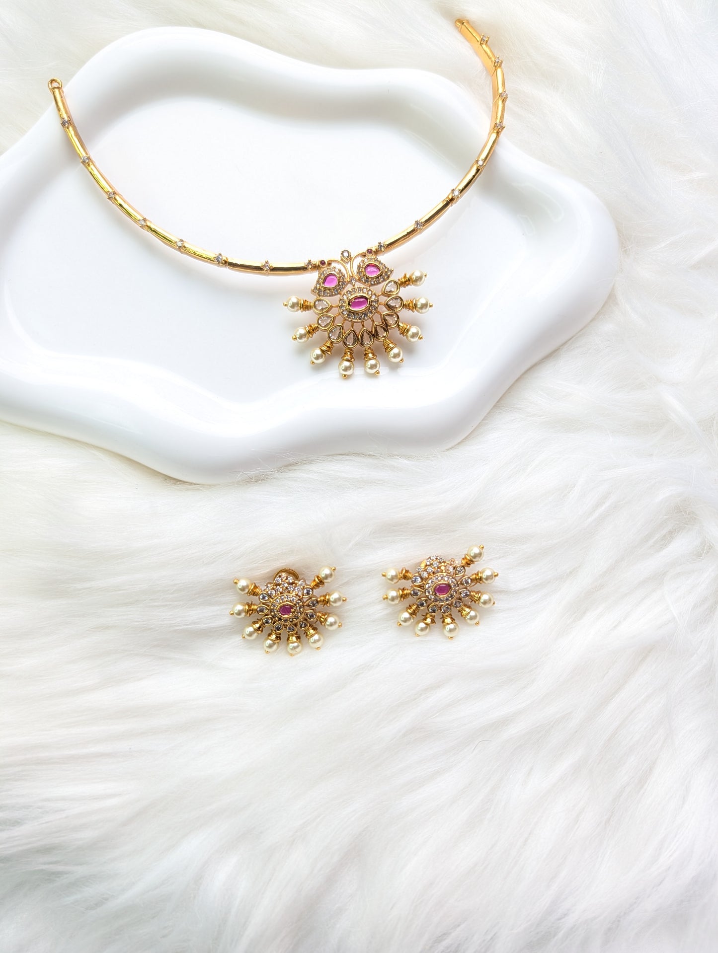 AUR227-   Necklace and Earrings Set