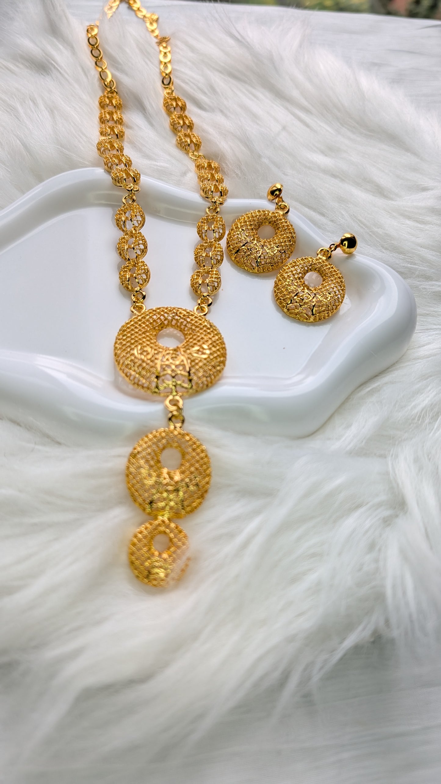 AUR072-  Necklace and Earring