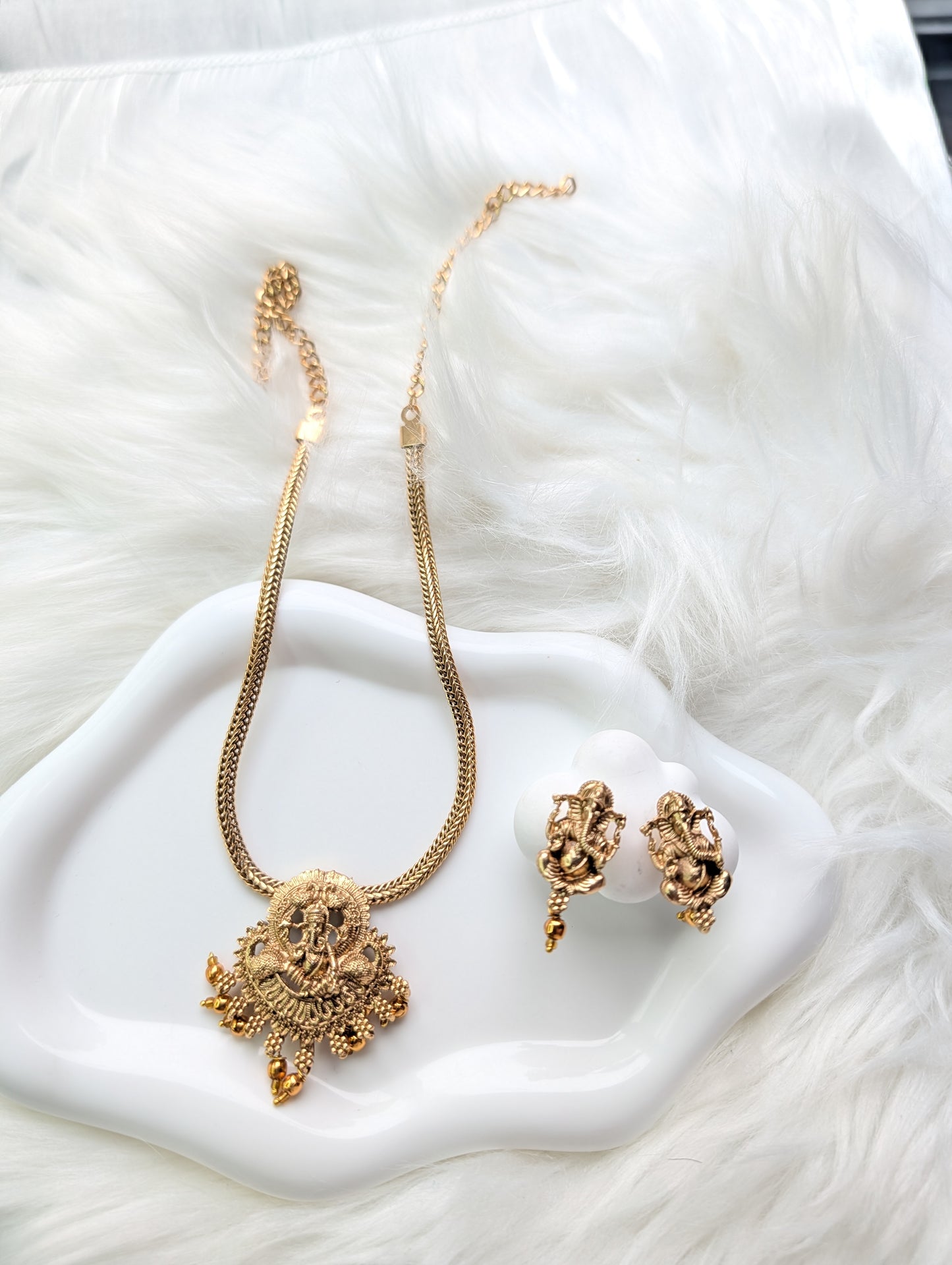 AUR231-    Ganapathi Necklace and Earrings Set
