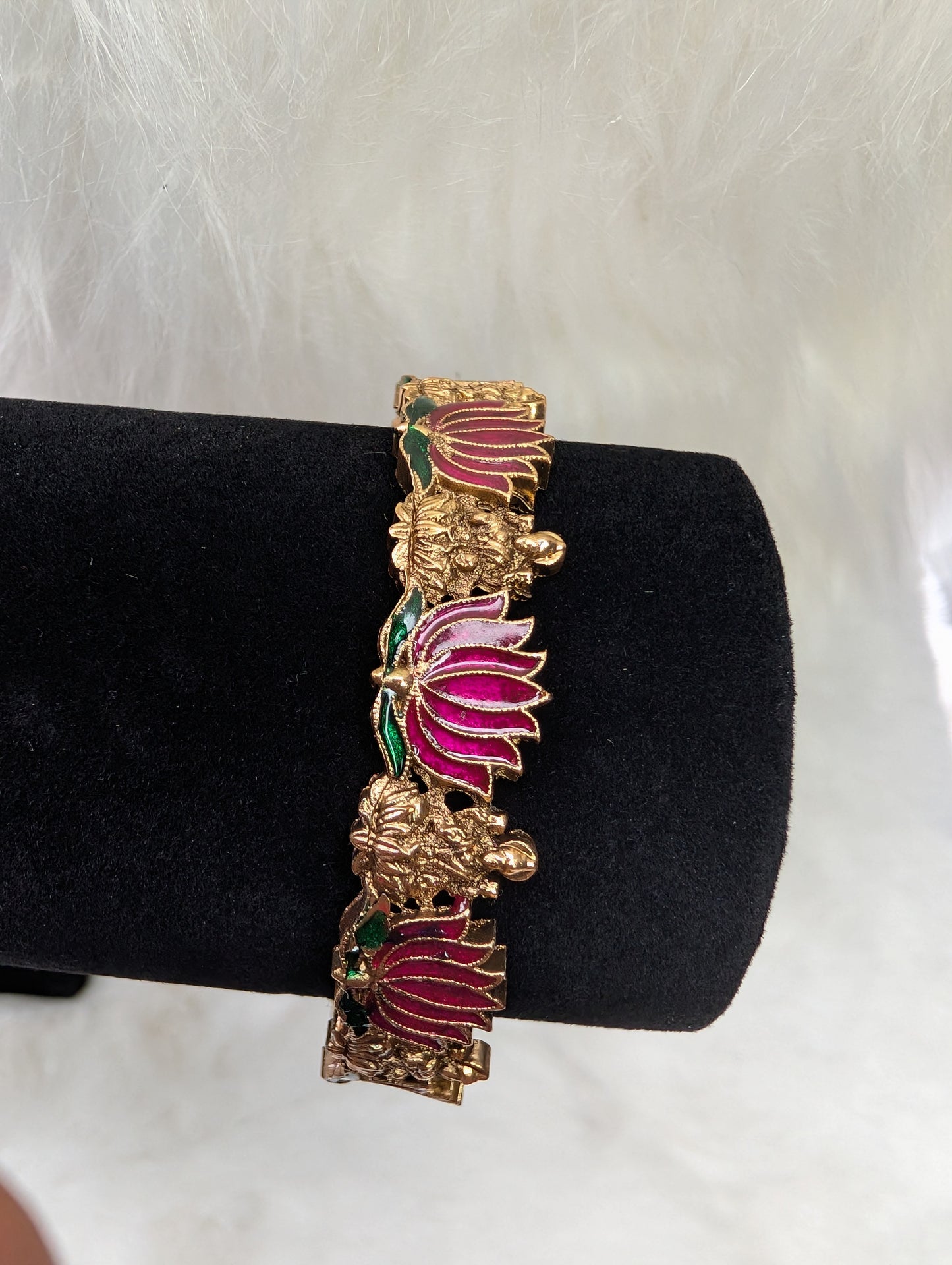 AUR105- Lotus Temple Traditional Bangle