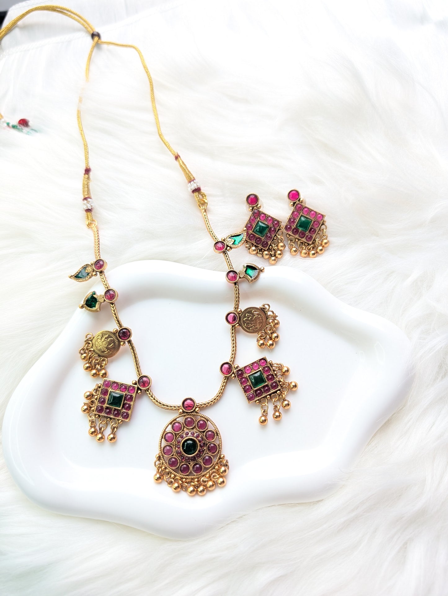 AUR232-   Necklace and Earrings Set