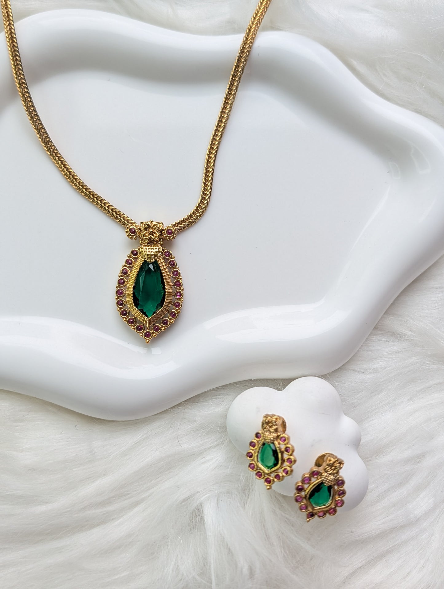 AUR228-  Stone Necklace and Earrings Set