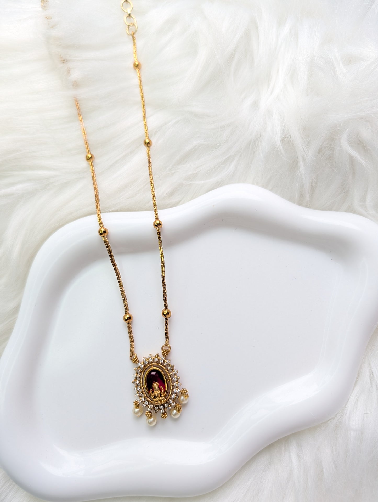 AUR0204- Small Idol Necklace