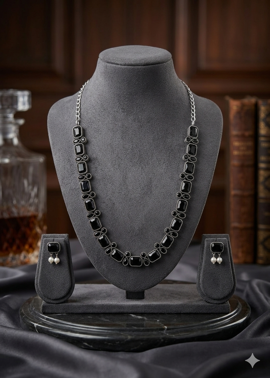 AUR282-  Black Necklace and Earrings Set